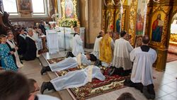 Bratstvo-sv-jozafata vysviacka-knazov alfonso-de-galarreta 2019.jpg